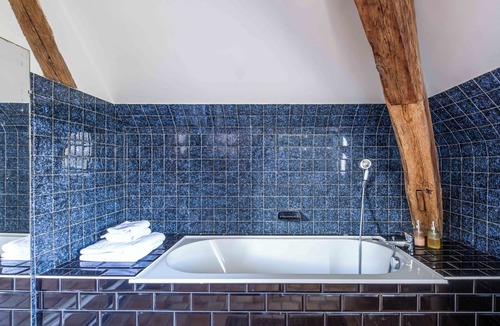 Nazelles-Negron Bed & Breakfast | Château de la Huberdière