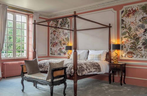 Nazelles-Negron Bed & Breakfast | Château de la Huberdière