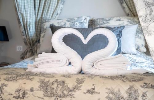 Jongieux Bed & Breakfast | Château de La Mar Chambres d'Hôtes