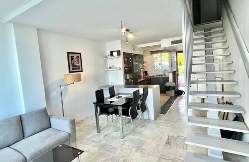 Cannes La Bocca Apartment | Château de la mer 1