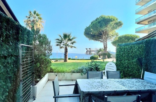 Cannes La Bocca Apartment | Château de la mer 1