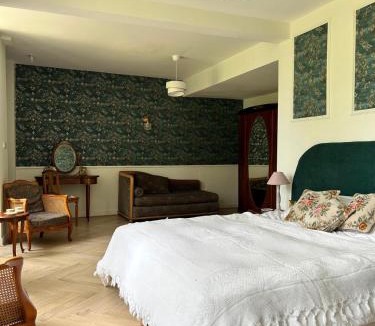 Louchy-Montfand House | Château de la Motte - chambre d'hôtes