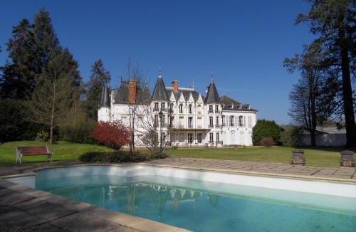 Noailly Bed & Breakfast | Château de la Motte
