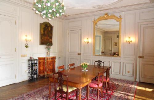 Noailly Bed & Breakfast | Château de la Motte