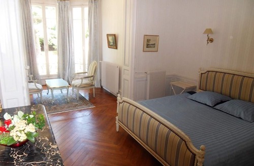 Noailly Bed & Breakfast | Château de la Motte