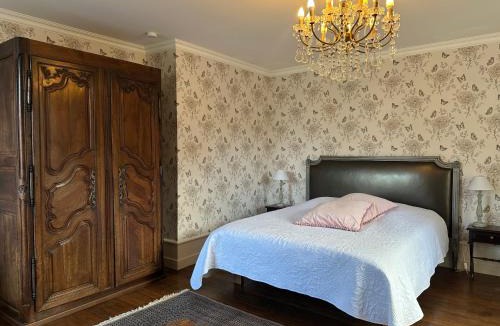 Saint-Hilaire-de-Loulay Bed & Breakfast | Château de la Preuille Bed & Breakfast
