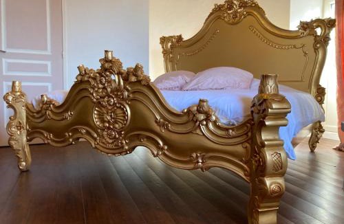 Saint-Hilaire-de-Loulay Bed & Breakfast | Château de la Preuille Bed & Breakfast