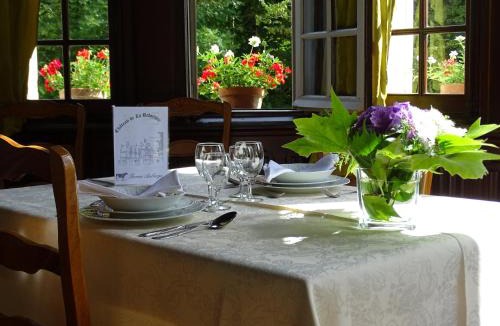 Lesignac-Durand Bed & Breakfast | Château de la Redortière