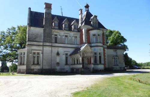 Lesignac-Durand Bed & Breakfast | Château de la Redortière