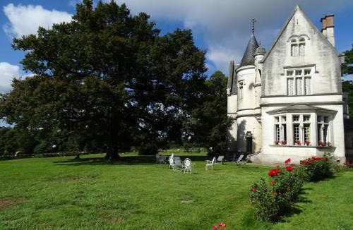 Lesignac-Durand Bed & Breakfast | Château de la Redortière