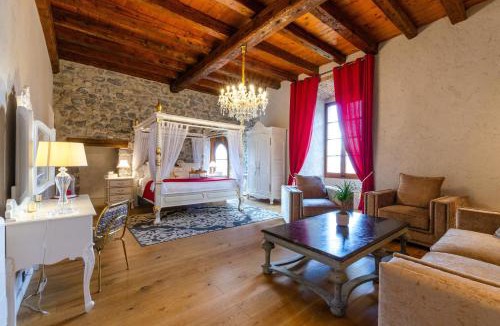 Cruet Bed & Breakfast | Château De La Rive Suite Romantique