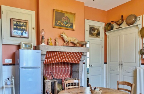 Ahuille Cottage | Château de la Roche 11-12 pers, historical charm, comfort included