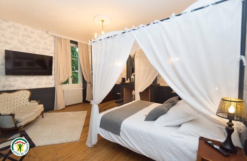 Marcilloles Bed & Breakfast | Château de la Rochetière