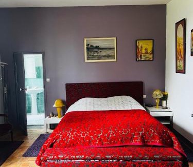 Allonnes Bed & Breakfast | Château de la Thibaudière - Chambre de la Reine