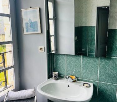 Allonnes Bed & Breakfast | Château de la Thibaudière - Chambre de la Reine