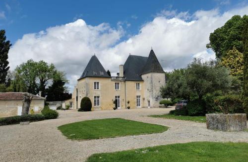 Saint-Porchaire House | Château de La Vallade