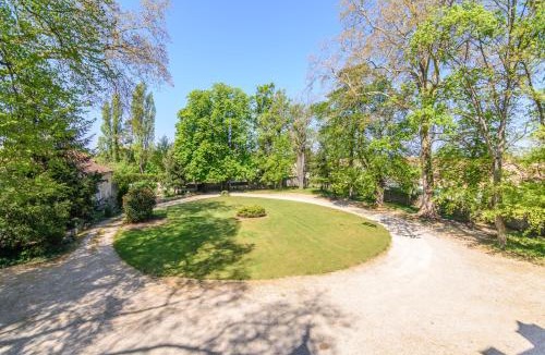 Saint-Marcel House | Château de la villeneuve