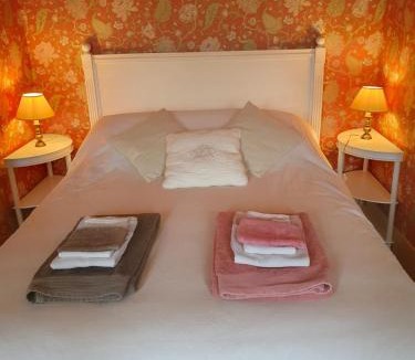 Sembas Bed & Breakfast | Château de Lacenne