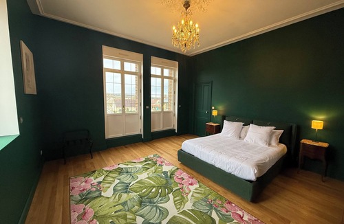Ligny-le-Chatel Bed & Breakfast | Château de Ligny