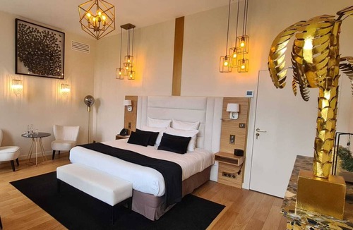 Varilhes Hotel | Château de Longpré