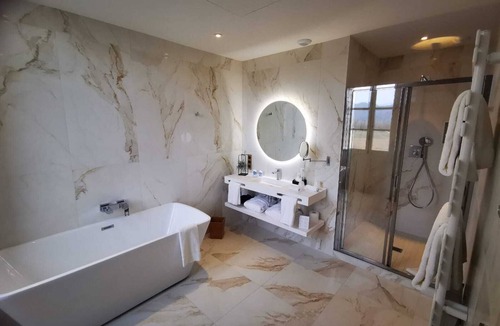 Varilhes Hotel | Château de Longpré