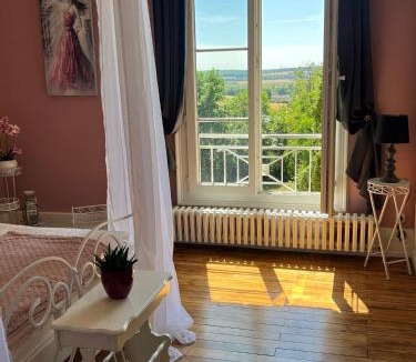 Sauvigny-les-Bois Bed & Breakfast | Château de Marigny