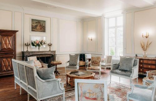 Bazouges-sur-le-Loir House | Château de Marigné - Gîte de charme- 15 pl