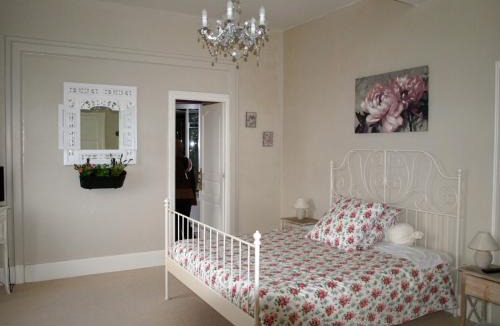 Roanne Bed & Breakfast | Château De Matel