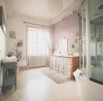 Roanne Bed & Breakfast | Château De Matel