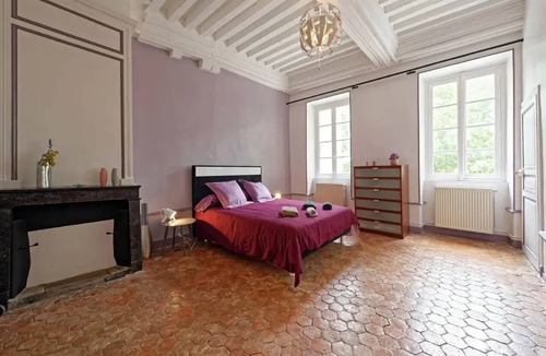 Saint-Forgeot Bed & Breakfast | Château de Millery, Manius room