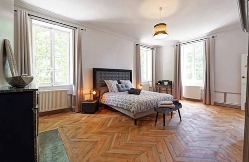 Saint-Forgeot Bed & Breakfast | Château de Millery, Chambre Stola