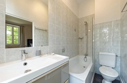 Saint-Forgeot Bed & Breakfast | Château de Millery, Chambre Stola