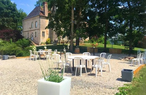 Saint-Forgeot Bed & Breakfast | Château de Millery, Chambre Stola