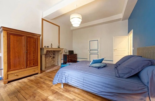 Saint-Forgeot Bed & Breakfast | Château de Millery, Aurelius Room