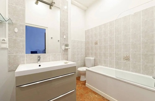 Saint-Forgeot Bed & Breakfast | Château de Millery, Aurelius Room