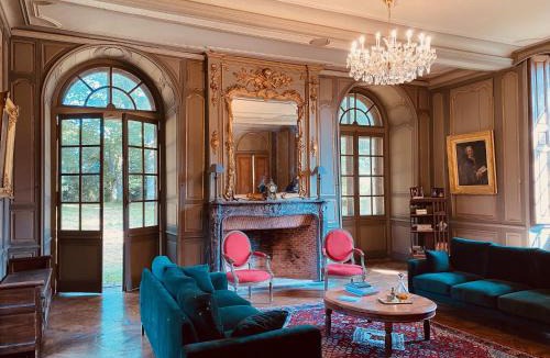 Moulins-le-Carbonnel Villa | Château de Moulins