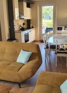 Canisy House | Château de Montmireil