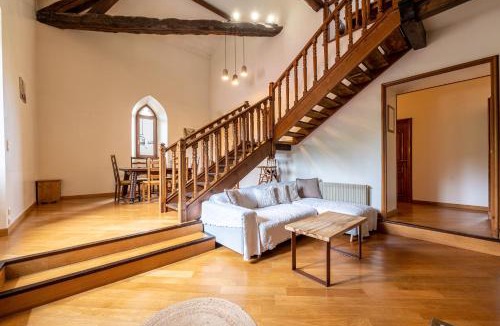 Alby-sur-Cheran Apartment | Château De Montpon - Grand logement