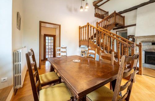 Alby-sur-Cheran Apartment | Château De Montpon - Grand logement