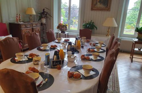 Lezoux Bed & Breakfast | Château de MontSablé