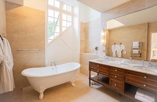 Briollay Hotel | Château De Noirieux