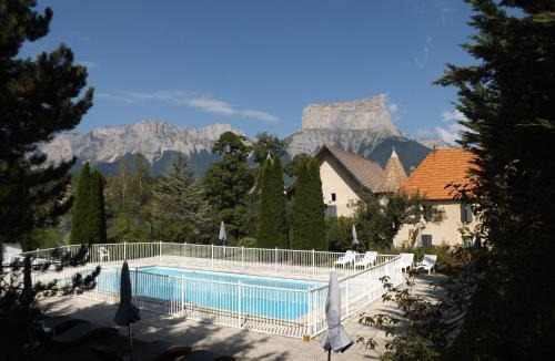 Chichilianne Hotel | Château de Passières