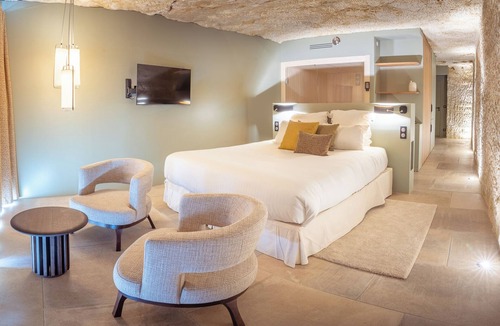 Nazelles-Negron Hotel | Château de Perreux, The Originals Collection