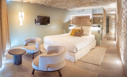 Nazelles-Negron Hotel | Château de Perreux, The Originals Collection