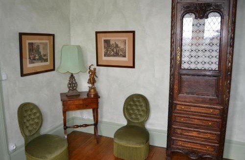 Vallon-en-Sully Bed & Breakfast | Château de Peufeilhoux