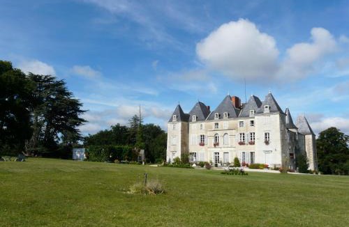 Dange-Saint-Romain Bed & Breakfast | Château de Piolant