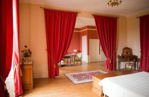 Dange-Saint-Romain Bed & Breakfast | Château de piolant
