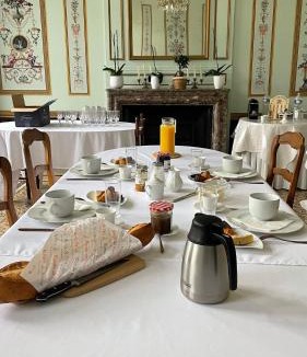 Nogent-sur-Vernisson Bed & Breakfast | Château de Praslins