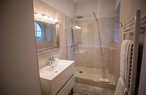 Quincey House | Château de Quincey