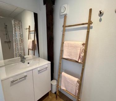 Malemort-sur-Correze Apartment | Château de Sérignac